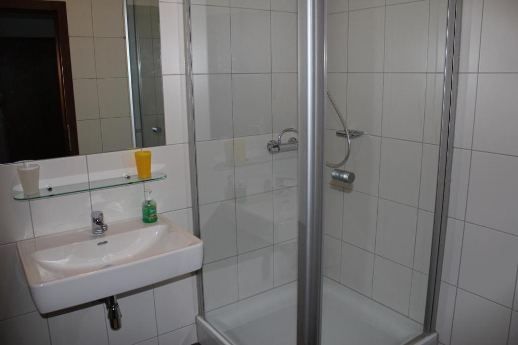 Gasthof Schiefer Zur Zugbruecke Kreuzen  Номер фото